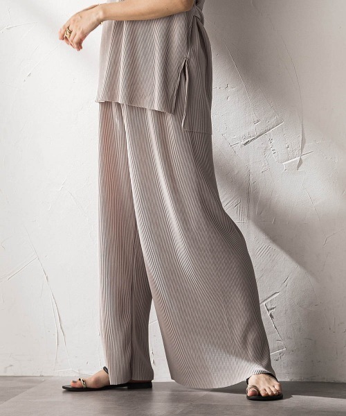 MAYSON GREY(メイソングレイ)の「【WEB限定】クリスタルプリーツパンツセットアップ(ワンピース・レディース・ブラック/ベージュ・M)」の20枚目の写真