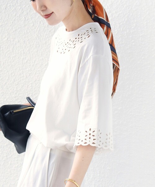 SHIPS(シップス)の「フラワー モチーフ カットワーク レース ショート スリーブ TEE(Tシャツ/カットソー・レディース・ダークグレー/オフホワイト/ライトブルー・ONE SIZE)」の9枚目の写真