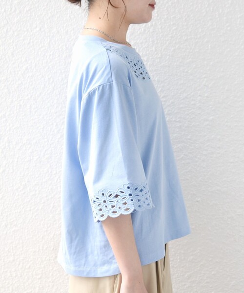SHIPS(シップス)の「フラワー モチーフ カットワーク レース ショート スリーブ TEE(Tシャツ/カットソー・レディース・ダークグレー/オフホワイト/ライトブルー・ONE SIZE)」の18枚目の写真