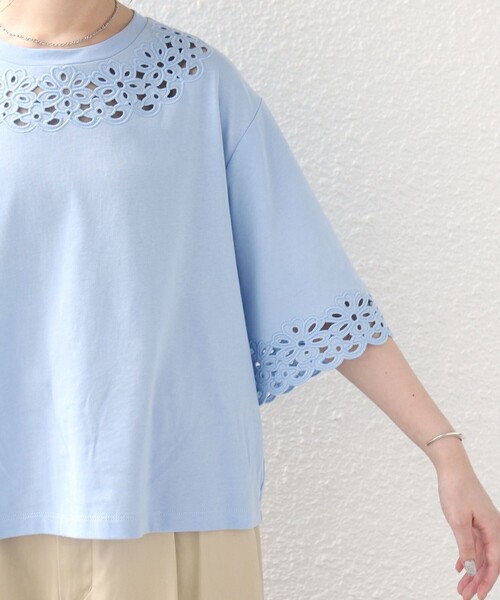 SHIPS(シップス)の「フラワー モチーフ カットワーク レース ショート スリーブ TEE(Tシャツ/カットソー・レディース・ダークグレー/オフホワイト/ライトブルー・ONE SIZE)」の20枚目の写真