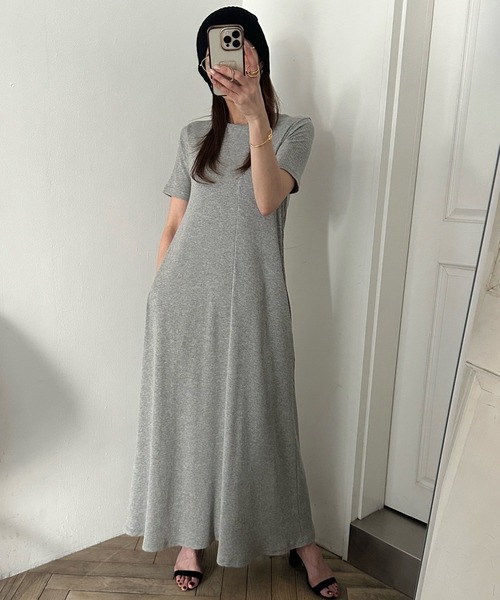 MIELI INVARIANT(ミエリインヴァリアント)の「Rib Pitch Cut Flare Dress(ワンピース・レディース・グレー/レッド・FREE)」の22枚目の写真