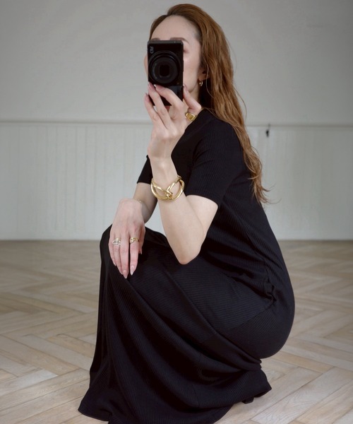 MIELI INVARIANT(ミエリインヴァリアント)の「Rib Pitch Cut Flare Dress(ワンピース・レディース・グレー/レッド・FREE)」の10枚目の写真