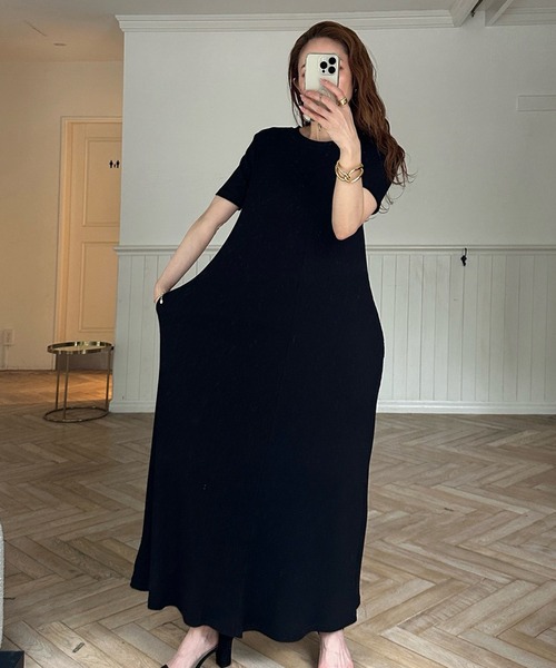 MIELI INVARIANT(ミエリインヴァリアント)の「Rib Pitch Cut Flare Dress(ワンピース・レディース・グレー/レッド・FREE)」の9枚目の写真