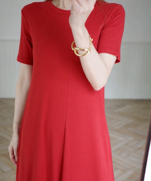 MIELI INVARIANT(ミエリインヴァリアント)の「Rib Pitch Cut Flare Dress(ワンピース・レディース・グレー/レッド・FREE)」の15枚目の写真