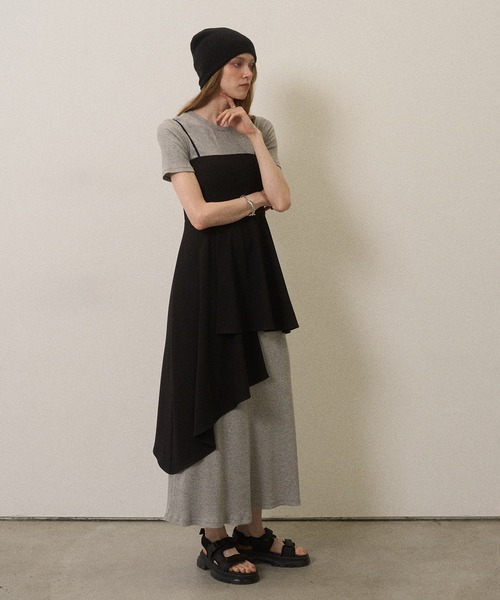 MIELI INVARIANT(ミエリインヴァリアント)の「Rib Pitch Cut Flare Dress(ワンピース・レディース・グレー/レッド・FREE)」の19枚目の写真