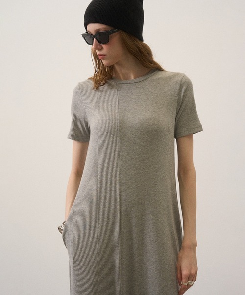 MIELI INVARIANT(ミエリインヴァリアント)の「Rib Pitch Cut Flare Dress(ワンピース・レディース・グレー/レッド・FREE)」の5枚目の写真