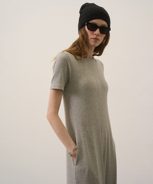 MIELI INVARIANT(ミエリインヴァリアント)の「Rib Pitch Cut Flare Dress(ワンピース・レディース・グレー/レッド・FREE)」の6枚目の写真
