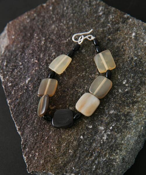 SMELLY(スメリー)の「SMELLY so’ square horn onyx bracelet(ブレスレット・レディース・シルバー系その他・-)」の5枚目の写真