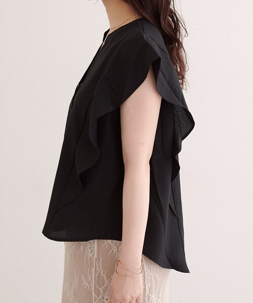 natural couture(ナチュラルクチュール)の「【sherbet line】UV接触冷感袖ラッフルスキッパーブラウス(シャツ/ブラウス・レディース・ブルー/ベージュ/ブラック/ネイビー・FREE)」の10枚目の写真