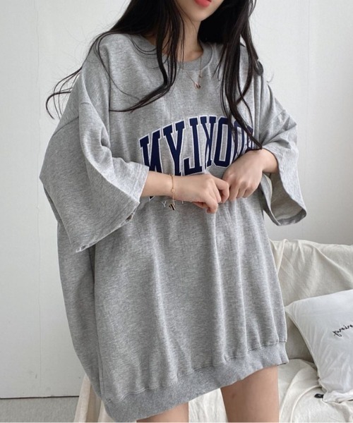Lips(リップス)の「存在感のあるBLOOKLYNロゴが映える!ストリートスタイルにぴったりなビッグシルエットTシャツ(Tシャツ/カットソー・レディース・ネイビー/グレー/ブラック/アイボリー・FREE)」の3枚目の写真