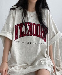 存在感のあるBLOOKLYNロゴが映える!ストリートスタイルにぴったりなビッグシルエットTシャツ