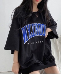 存在感のあるBLOOKLYNロゴが映える!ストリートスタイルにぴったりなビッグシルエットTシャツ
