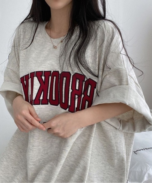 Lips(リップス)の「存在感のあるBLOOKLYNロゴが映える!ストリートスタイルにぴったりなビッグシルエットTシャツ(Tシャツ/カットソー・レディース・ネイビー/グレー/ブラック/アイボリー・FREE)」の5枚目の写真
