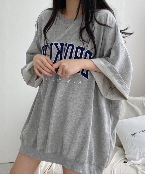 Lips(リップス)の「存在感のあるBLOOKLYNロゴが映える!ストリートスタイルにぴったりなビッグシルエットTシャツ(Tシャツ/カットソー・レディース・ネイビー/グレー/ブラック/アイボリー・FREE)」の13枚目の写真