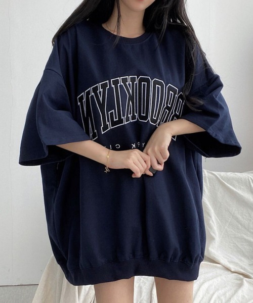 Lips(リップス)の「存在感のあるBLOOKLYNロゴが映える!ストリートスタイルにぴったりなビッグシルエットTシャツ(Tシャツ/カットソー・レディース・ネイビー/グレー/ブラック/アイボリー・FREE)」の14枚目の写真