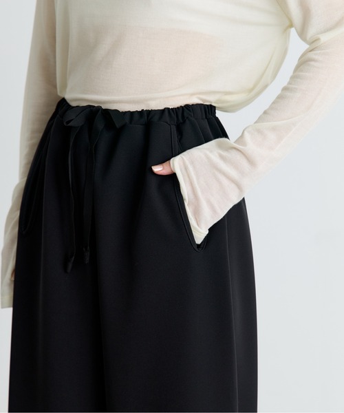 COGTHEBIGSMOKE(コグザビッグスモーク)の「【COGTHEBIGSMOKE/コグザビッグスモーク】ALISON TROUSERS/カットソーワイドパンツ(その他パンツ・レディース・ブラック/アイボリー・1)」の17枚目の写真