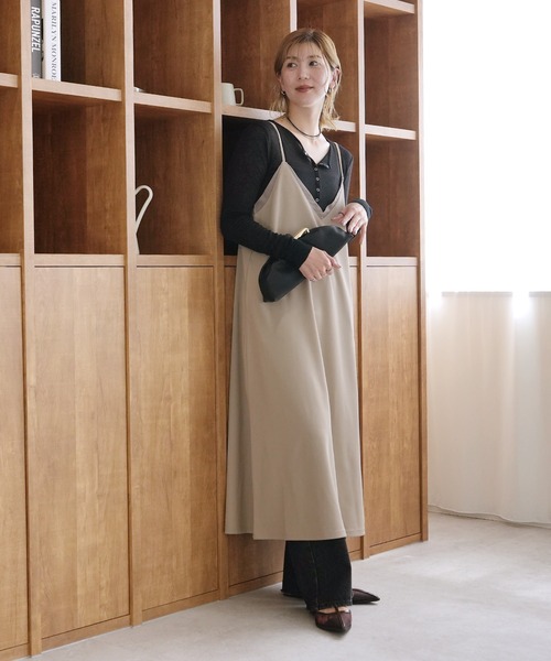 reca(レカ)の「ジョーゼットキャミワンピース(ワンピース・レディース・ブラウン/ブラック/グレイッシュベージュ・M)」の16枚目の写真