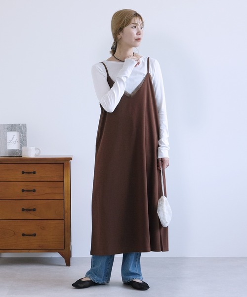 reca(レカ)の「ジョーゼットキャミワンピース(ワンピース・レディース・ブラウン/ブラック/グレイッシュベージュ・M)」の9枚目の写真