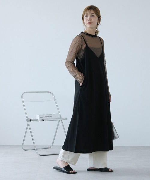 reca(レカ)の「ジョーゼットキャミワンピース(ワンピース・レディース・ブラウン/ブラック/グレイッシュベージュ・M)」の4枚目の写真