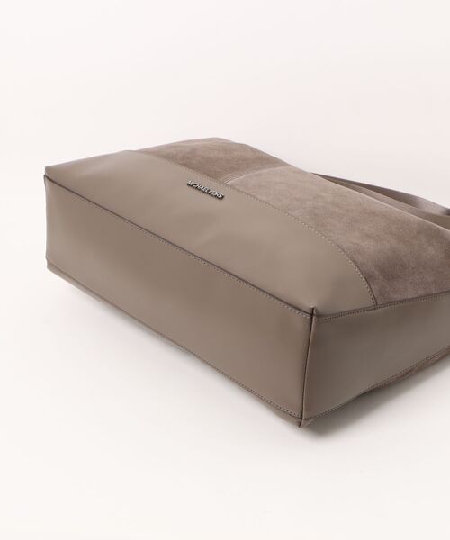 MICHAEL KORS(マイケルコース)の「COOPER LG SOFT CRESCENT MSGR(ショルダーバッグ・メンズ・ブラウン系・FREE)」の3枚目の写真