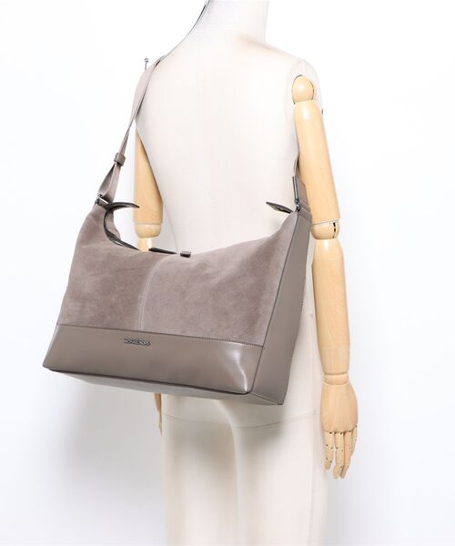 MICHAEL KORS(マイケルコース)の「COOPER LG SOFT CRESCENT MSGR(ショルダーバッグ・メンズ・ブラウン系・FREE)」の5枚目の写真