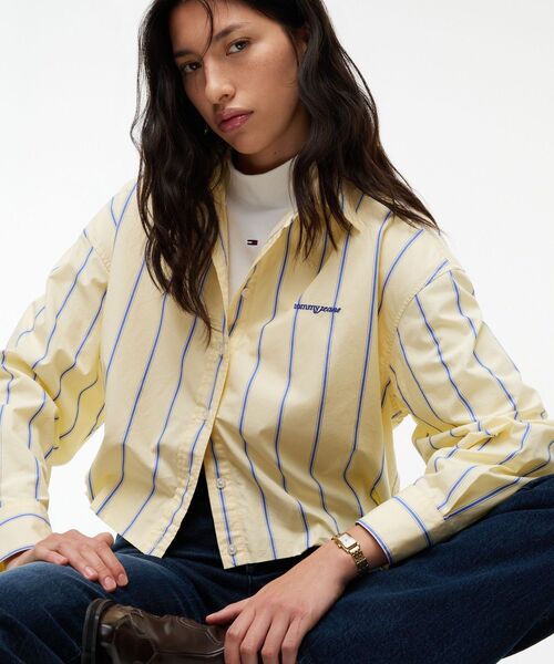 tommy jeans（トミー ジーンズ）の「オーバーサイズフィット クロップド丈ギャザー入りポプリンシャツ（シャツ/ブラウス・レディース・イエロー/ホワイト・X-SMALL/SMALL/MEDIUM）」の10枚目の写真