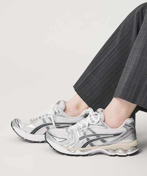 ASICS(アシックス)の「<asics>GEL-KAYANO 14 スニーカー(スニーカー・レディース・ホワイト・25cm/24.5cm/23.5cm/24cm)」の2枚目の写真