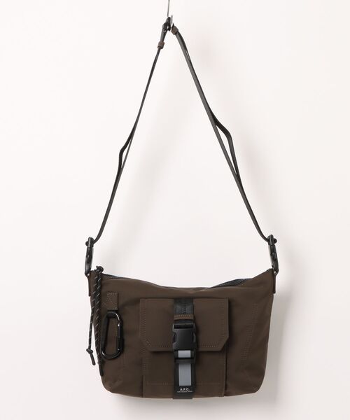 A.P.C.(アーペーセー)の「BESACE TREK(ボディバッグ/ウエストポーチ・メンズ・カーキ・ONESIZE)」の1枚目の写真