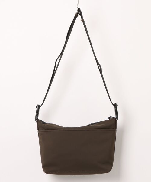 A.P.C.(アーペーセー)の「BESACE TREK(ボディバッグ/ウエストポーチ・メンズ・カーキ・ONESIZE)」の2枚目の写真