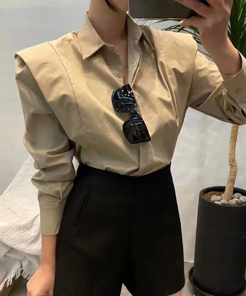 FLINEA(フリネア)の「レギュラーカラー長袖シャツ(シャツ/ブラウス・レディース・ホワイト/ブラック/ダークベージュ・FREE)」の8枚目の写真