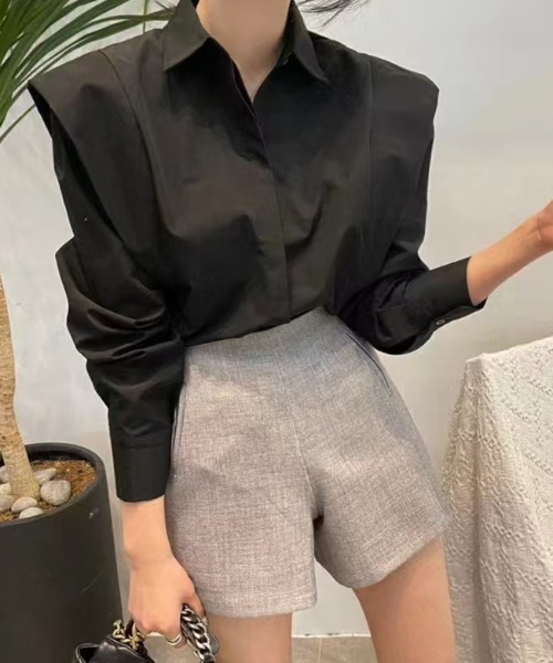 FLINEA(フリネア)の「レギュラーカラー長袖シャツ(シャツ/ブラウス・レディース・ホワイト/ブラック/ダークベージュ・FREE)」の11枚目の写真