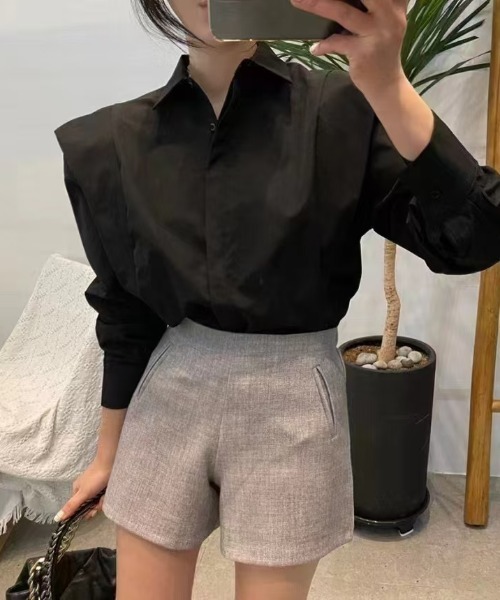 FLINEA(フリネア)の「レギュラーカラー長袖シャツ(シャツ/ブラウス・レディース・ホワイト/ブラック/ダークベージュ・FREE)」の9枚目の写真