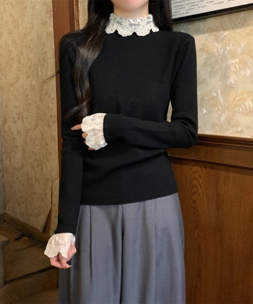 LUCPY(ラクピー)の「レースフリルハイネックリブニットトップス(ニット/セーター・レディース・ブラック/レッド/アイボリー/ピンク・FREE)」の2枚目の写真