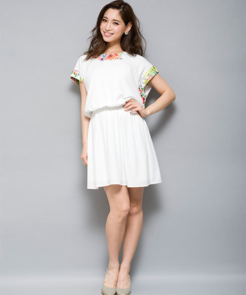 MILLION CARATS（ミリオンカラッツ）の「ブラウジングワンピース（ワンピース・レディース・オフホワイト/ネイビー・FREE）」の3枚目の写真