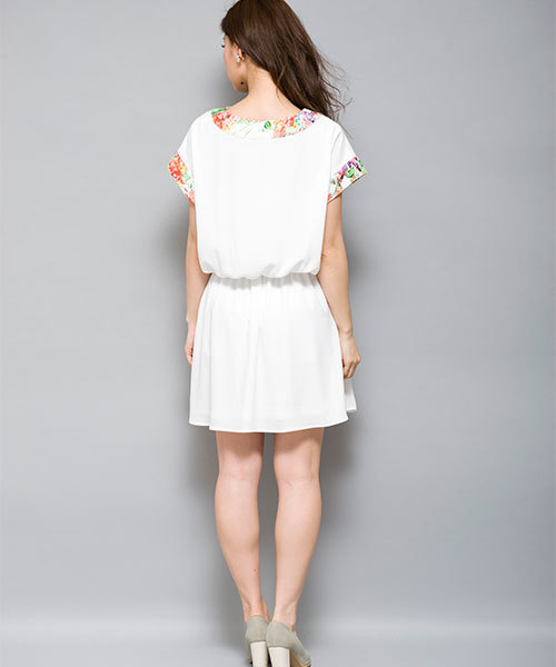 MILLION CARATS（ミリオンカラッツ）の「ブラウジングワンピース（ワンピース・レディース・オフホワイト/ネイビー・FREE）」の5枚目の写真