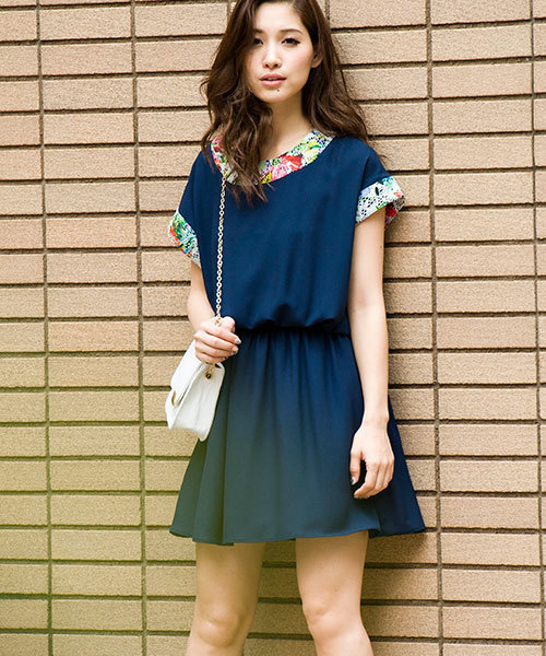 MILLION CARATS（ミリオンカラッツ）の「ブラウジングワンピース（ワンピース・レディース・オフホワイト/ネイビー・FREE）」の9枚目の写真