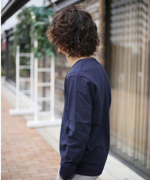 Denime(ドゥニーム)の「無地ロングスリーブTEE(Tシャツ/カットソー・メンズ・キャメル/ホワイト/グレー/ブラック/ネイビー・SMALL/X-LARGE/LARGE/MEDIUM)」の14枚目の写真