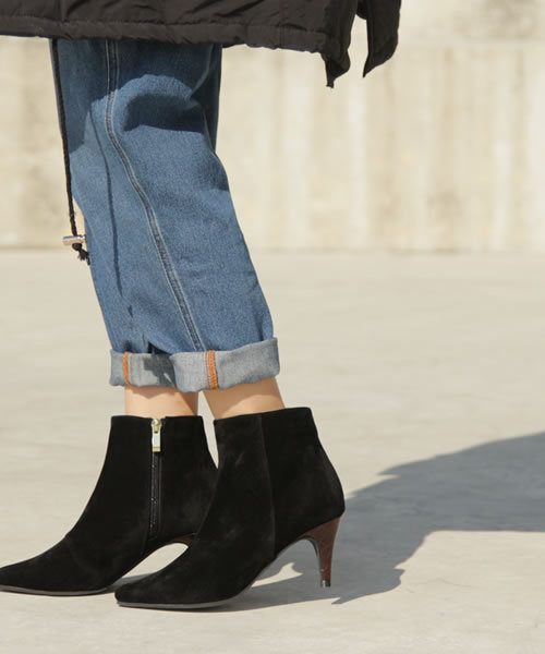 SESTO（セスト）の「美脚ポインテッドトゥのスリムショートブーツ（ブーツ・レディース・ベージュ系その他/ブラウン系その他/ブラック系その他2/ブラック×シルバー/ブラック系その他3/ブラック系その他・3L/LL/S/L/M）」の5枚目の写真