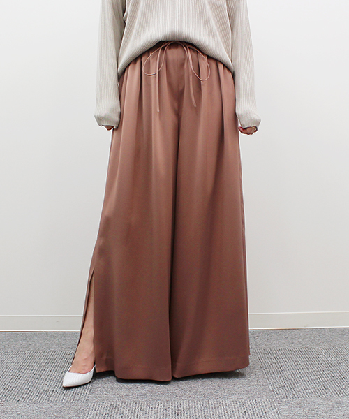 HELIOPOLE（エリオポール）の「【WEB限定】裾スリットドロストワイドパンツ　（その他パンツ・レディース・ピンク/ベージュ/グレイッシュベージュ・38）」の3枚目の写真
