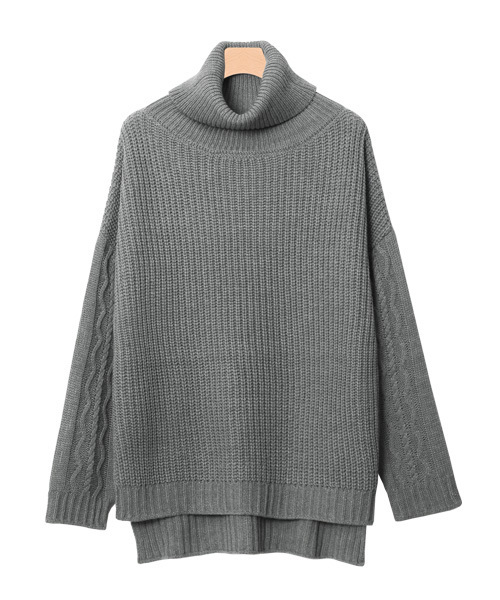 Pierrot(ピエロ)の「サイドスリット入り タートルネック ニット プルオーバー(ニット/セーター・レディース・ボルドー/ブラック/オフホワイト/杢グレー/ダークグリーン・L/M)」の4枚目の写真