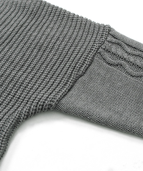 Pierrot(ピエロ)の「サイドスリット入り タートルネック ニット プルオーバー(ニット/セーター・レディース・ボルドー/ブラック/オフホワイト/杢グレー/ダークグリーン・L/M)」の8枚目の写真