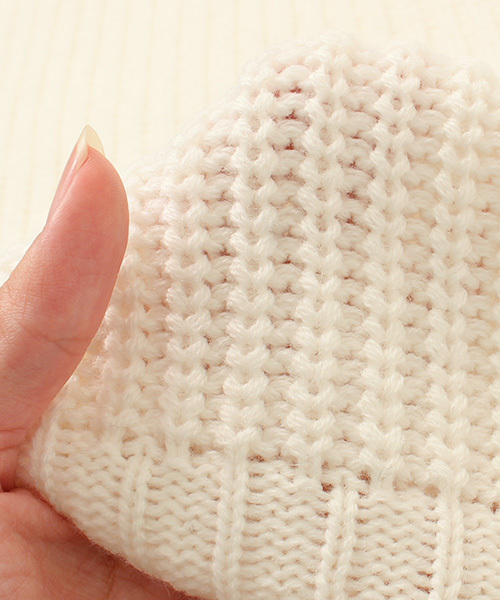 Pierrot(ピエロ)の「サイドスリット入り タートルネック ニット プルオーバー(ニット/セーター・レディース・ボルドー/ブラック/オフホワイト/杢グレー/ダークグリーン・L/M)」の6枚目の写真