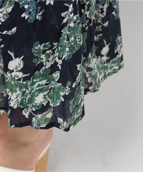 LBC(エルビーシー)の「コットンボイルティアードプリントスカート (スカート・レディース・ネイビー/パープル系その他・MEDIUM/LARGE)」の4枚目の写真