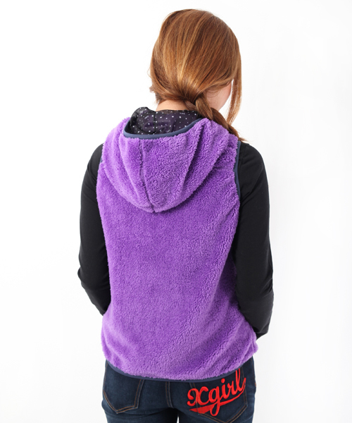 X-girl（エックスガール）の「FLUFFY VEST（ベスト・レディース・ブラック/ベージュ/パープル/ピンク/マルチ・1/2）」の7枚目の写真