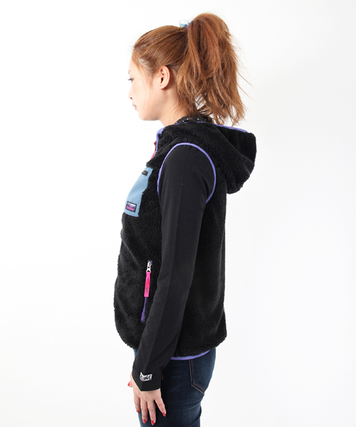 X-girl（エックスガール）の「FLUFFY VEST（ベスト・レディース・ブラック/ベージュ/パープル/ピンク/マルチ・1/2）」の6枚目の写真