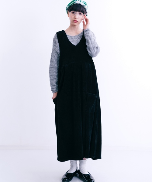 MERLOT（メルロー）の「Vネックジャンパースカートワンピ1059（ワンピース・レディース・アイボリー/ネイビー/ブラック/ピンク・FREE）」の2枚目の写真