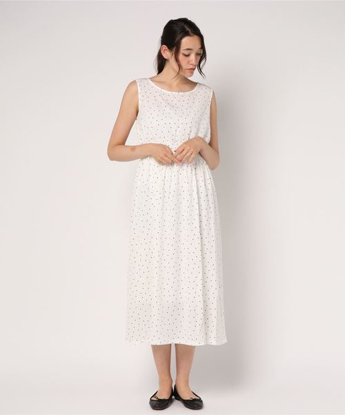 Pierrot（ピエロ）の「4typeの柄から選べる ブラウジングノースリーブ ロングワンピース　リゾート マキシワンピース 袖なし（ワンピース・レディース・ホワイト系その他/ブルー系その他/ブラック系その他/ホワイト系その他3/ブルー系その他2/ブルー系その他3/ホワイト系その他2/ブラック系その他2/ブラック系その他3/ベージュ系その他・L/M）」の15枚目の写真