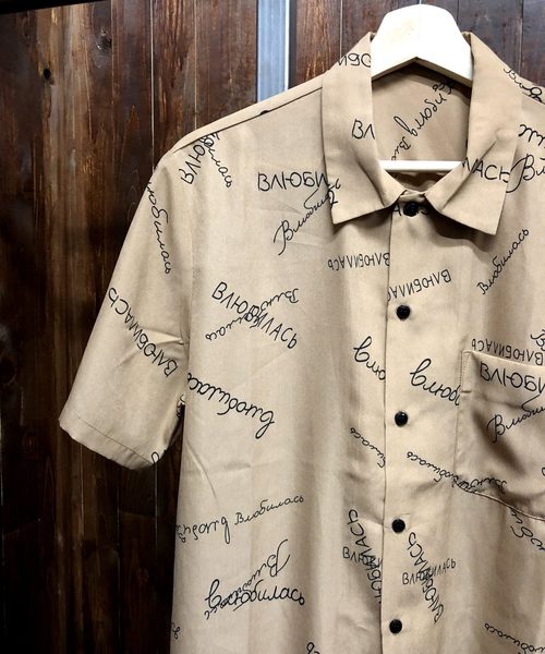 Revo.（レボ）の「【Revo.】グラフィティープリントショートスリーブシャツ（シャツ/ブラウス・メンズ・ホワイト/ブラック/ベージュ・MEDIUM/LARGE）」の3枚目の写真