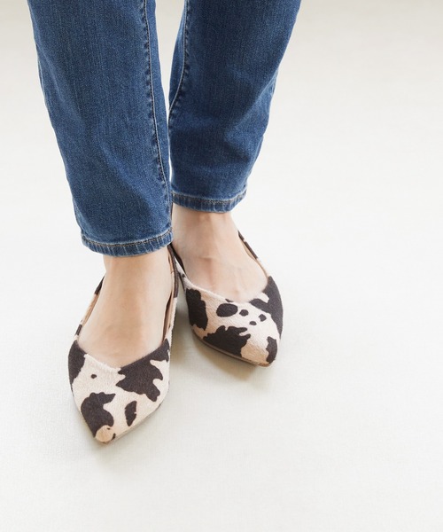 welleg（ウェレッグ）の「ポインテッドトゥ Vカットデザイン ローヒール パンプス（パンプス・レディース・グレイッシュベージュ/シルバー/ブラック系その他/チェック/マジェンタ/ベージュ系その他/ホワイト/イエロー/レオパード/ブルー/ライトグレー/ブラック/カーキ/ブラック系その他2/ブラウン系その他/チャコールグレー/ブラウン/グリーン/その他/ナチュラル/キャメル・25.5cm/26.0cm/25.0cm/24.0cm/24.5cm/23.5cm/21.5cm/23.0cm/22.5cm/22.0cm/21.0cm/26.5cm）」の19枚目の写真