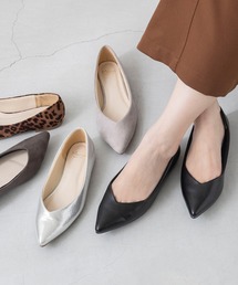 ポインテッドトゥ Vカットデザイン ローヒール パンプス